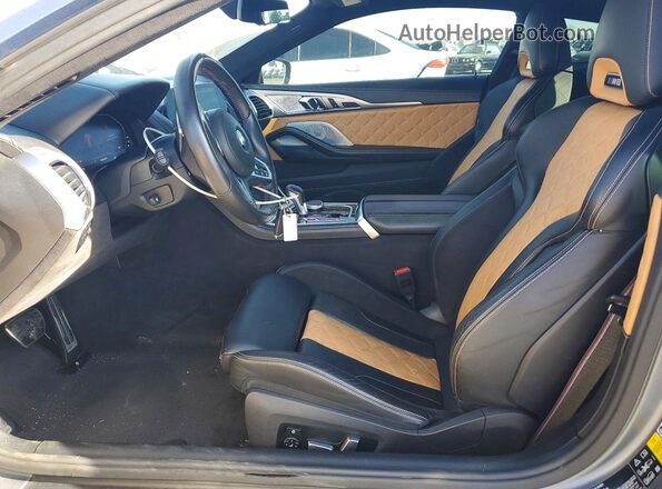 WBSAE0C07LCD43596 2020 BMW M8 Gray Vista interior delantera