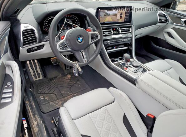 WBSDZ0C04SCV75277 2025 BMW M8 Black Vista del salpicadero