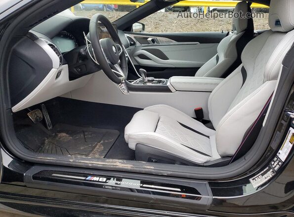 WBSDZ0C04SCV75277 2025 BMW M8 Black Vista interior delantera