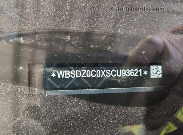 WBSDZ0C04SCV75277 2025 BMW M8 Black Vista del compartimento del motor