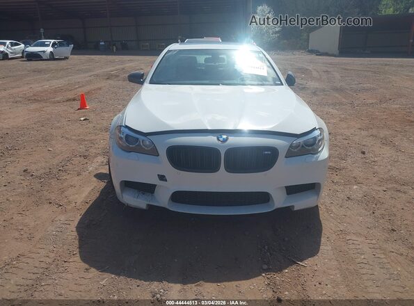 WBSFV9C50GD595631 2016 BMW M5 White ხელსაწყოთა პანელის ხედი