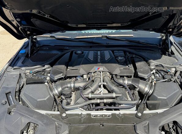 WBSGV0C02SCT39039 2025 BMW M8 Black Առջևի վահանակի տեսք