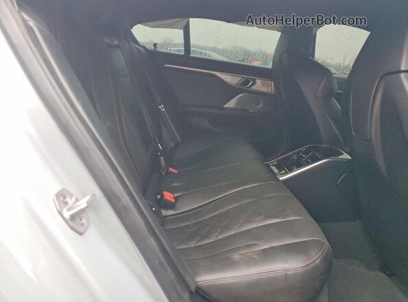 WBSGV0C04SCU15120 2025 BMW M8 Blue Widok tylnych siedzeń