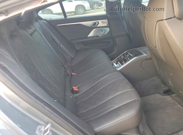 WBSGV0C06SCT93976 2025 BMW M8 Gray Հետևի նստատեղերի տեսք