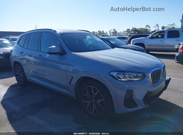 WBX47DP09RN315831 2024 BMW X3 Silver Widok wnętrza z tyłu
