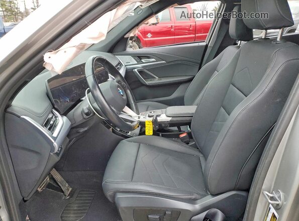 WBX73EF00P5X10171 2023 BMW X1 Silver Widok wnętrza z przodu