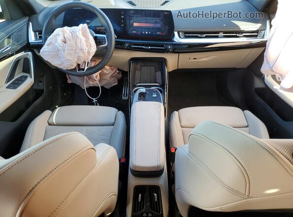 WBX73EF00S5377253 2025 BMW X1 Teal Widok deski rozdzielczej