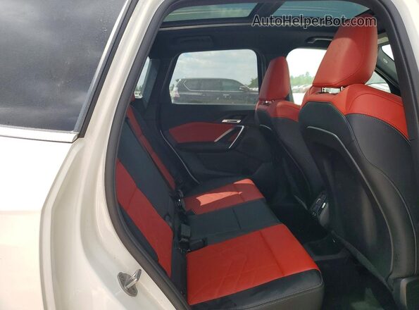 WBX73EF02S5343413 2025 BMW X1 Белый Вид задней части салона