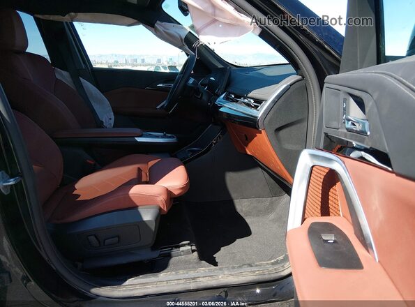 WBX73EF02T5459616 2026 BMW X1 Black Widok wnętrza z przodu
