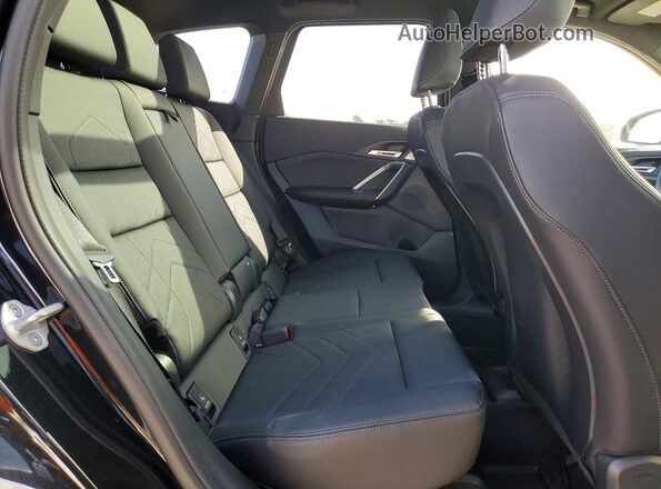 WBX73EF09S5151664 2025 BMW X1 Black უკანა სალონის ხედი