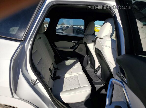WBX73EF0XT5487129 2026 BMW X1 Белый Вид задней части салона