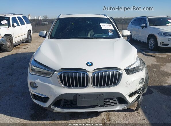 WBXHT3C30J5F92172 2018 BMW X1 White Вид панелі приладів