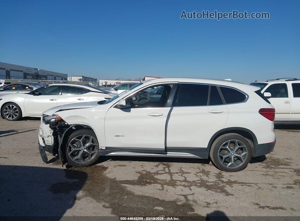 WBXHT3C30J5F92172 2018 BMW X1 White Вид задньої частини салону