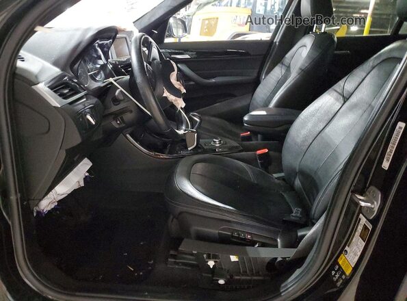 WBXHT3C32GP884450 2016 BMW X1 Черный Вид салона спереди