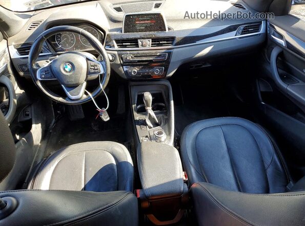 WBXHT3C37J5K30028 2018 BMW X1 White ხელსაწყოთა პანელის ხედი