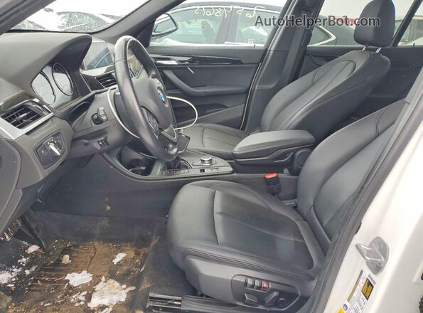 WBXHT3C59K5L35883 2019 BMW X1 White Widok wnętrza z przodu