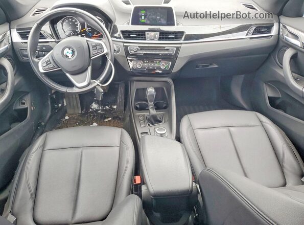 WBXHT3C59K5L35883 2019 BMW X1 White Widok deski rozdzielczej