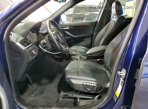 WBXHT3C59K5L37990 2019 BMW X1 Blue Вид салону спереду