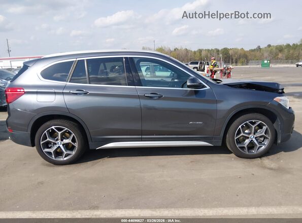 WBXHT3Z36H4A65695 2017 BMW X1 Gray Vista interior trasera