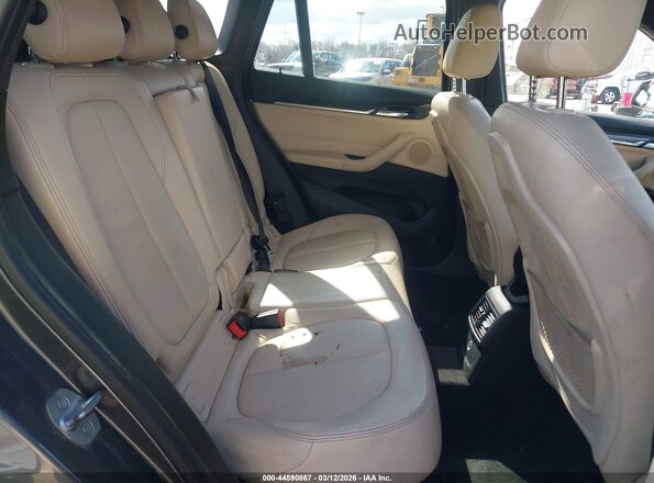WBXHT3Z39H4A54335 2017 BMW X1 Gray Widok naklejki z numerem VIN