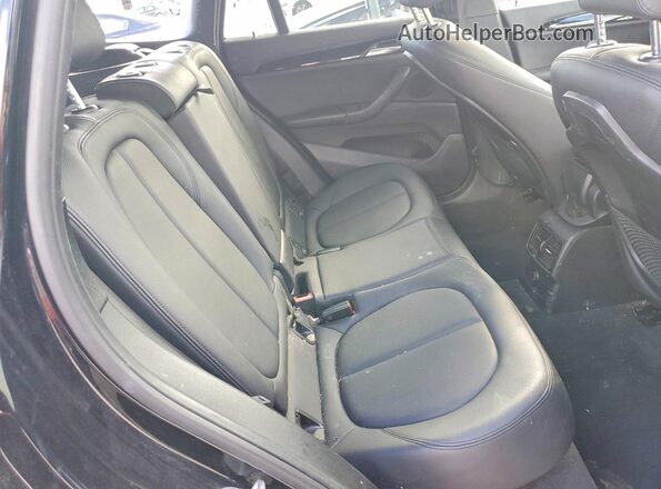 WBXHT3Z39J4A65924 2018 BMW X1 Black Vista interior trasera