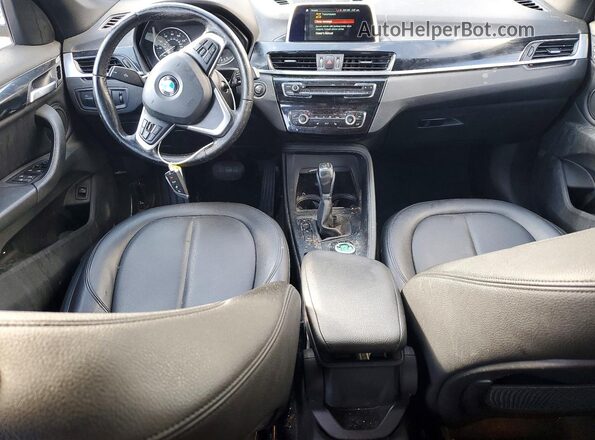 WBXHT3Z39J4A65924 2018 BMW X1 Black Vista del salpicadero