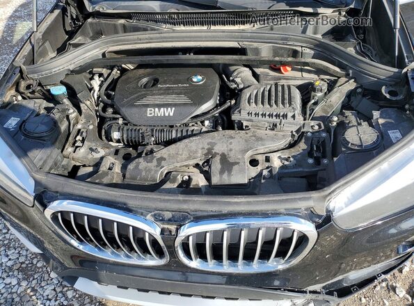 WBXHT3Z39J4A65924 2018 BMW X1 Black Vista del compartimento del motor