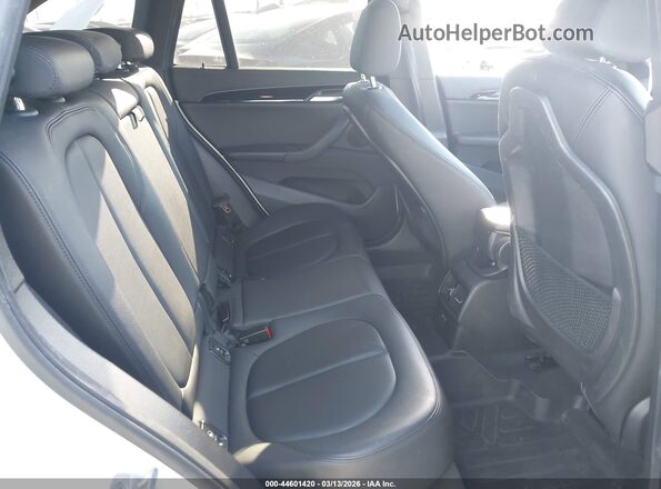 WBXJG7C01M5T19102 2021 BMW X1 White Vista de la etiqueta del VIN