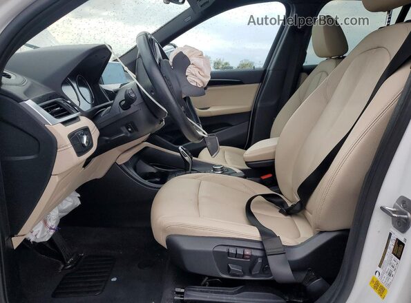 WBXJG7C01N5V20760 2022 BMW X1 White Widok wnętrza z przodu