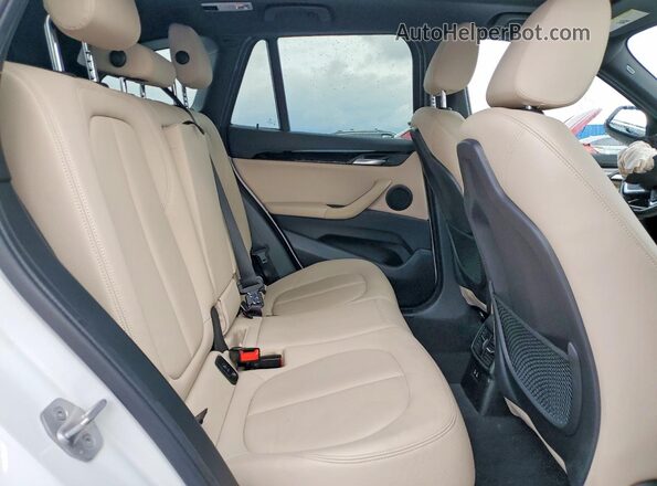 WBXJG7C01N5V20760 2022 BMW X1 White Widok tylnych siedzeń