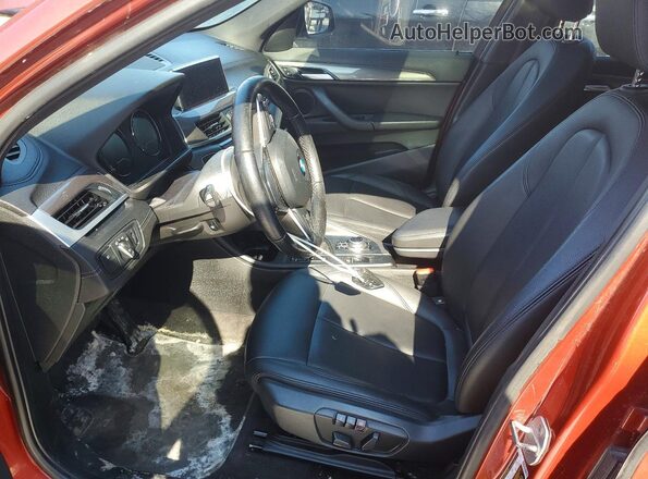 WBXJG9C05L5R28784 2020 BMW X1 Orange Front interior view