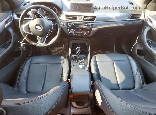 WBXJG9C05L5R28784 2020 BMW X1 Orange Dashboard view