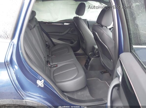 WBXJG9C08N5V17446 2022 BMW X1 Blue Widok naklejki z numerem VIN