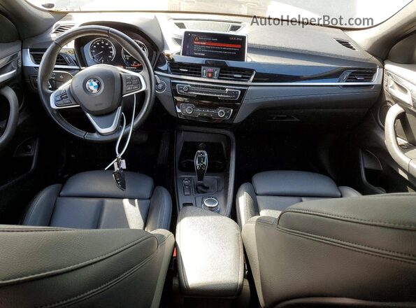WBXYH9C03N5T70979 2022 BMW X2 Серый Вид панели приборов