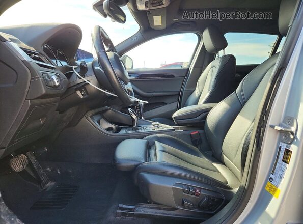 WBXYH9C04L5P15675 2020 BMW X2 Серебряный Вид салона спереди