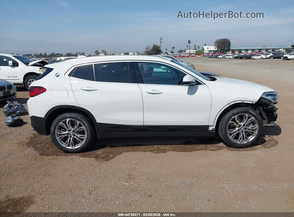WBXYH9C08M5S40758 2021 BMW X2 White Widok wnętrza 360 stopni