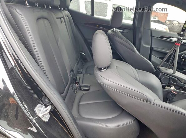 WBXYJ1C01L5R25768 2020 BMW X2 Black Vista interior trasera