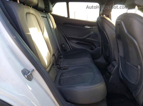 WBXYJ1C05L5P69847 2020 BMW X2 White Вид задньої частини салону