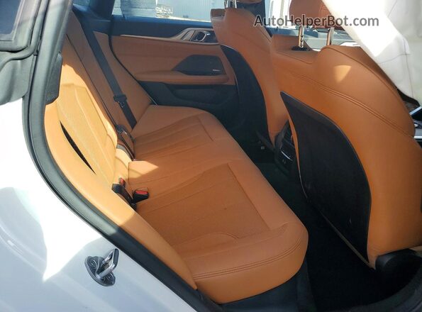 WBY33HD07SFU28532 2025 BMW I4 White Vista de los asientos traseros