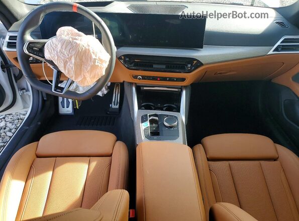 WBY33HD07SFU28532 2025 BMW I4 White Vista del salpicadero