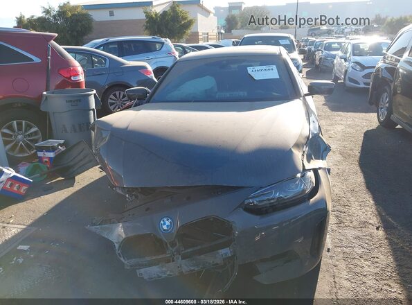 WBY43AW01PFR33689 2023 BMW I4 Gray Widok wnętrza z tyłu