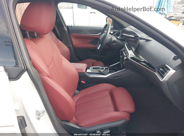 WBY43AW06PFR34000 2023 BMW I4 White Vista interior delantera