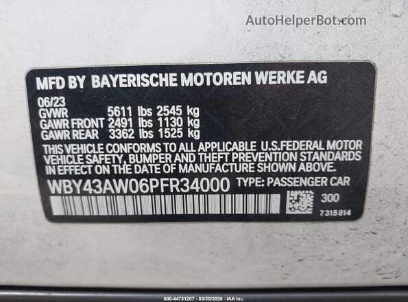 WBY43AW06PFR34000 2023 BMW I4 White Vista del compartimento del motor