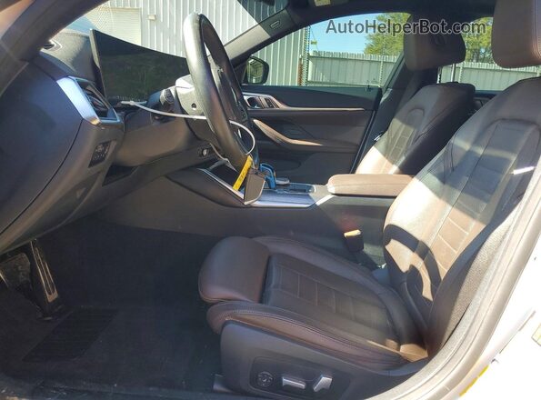 WBY73AW03NFM94487 2022 BMW I4 Two Tone Вид салону спереду
