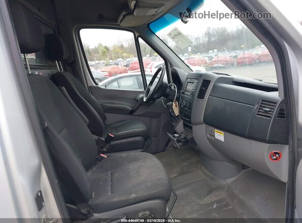 WD3PE7CD9HP574231 2017 MERCEDES-BENZ SPRINTER Silver Вид салону спереду