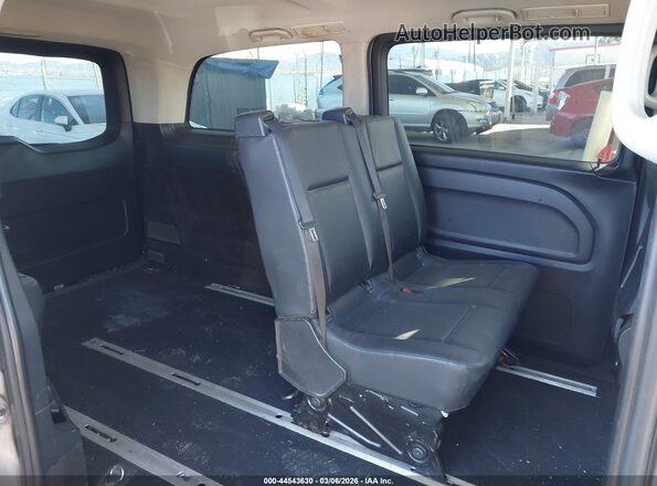 WD4PG2EE1G3111262 2016 MERCEDES-BENZ METRIS Серебряный Вид наклейки с VIN-кодом