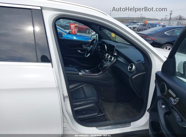 WDC0G4KB2HF149918 2017 MERCEDES-BENZ GLC 300 White Вид салону спереду
