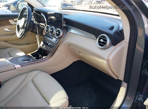 WDC0G8EB1LF688476 2020 MERCEDES-BENZ GLC 300 Gray წინა სალონის ხედი