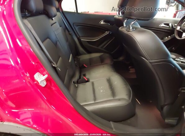 WDCTG4EB0JJ367237 2018 MERCEDES-BENZ GLA 250 Red Vista de la etiqueta del VIN