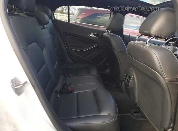 WDCTG4EB0JJ480542 2018 MERCEDES-BENZ GLA White Vista interior trasera